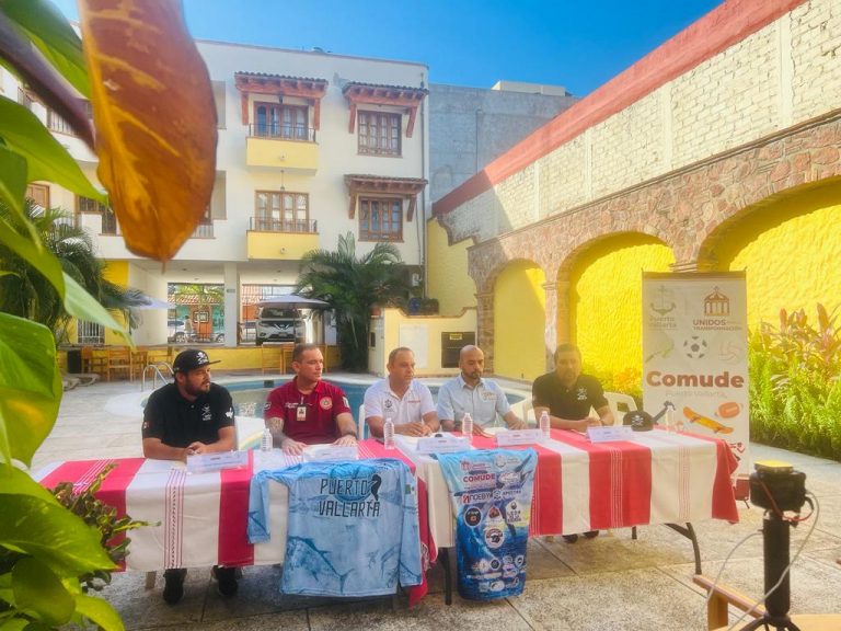 Comude en rueda de prensa del Torneo de Pesca en Kayak en Boca de Tomatlán