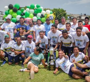 Jugadores del Deportivo Boca en Liga Dominical Vallarta Premiere