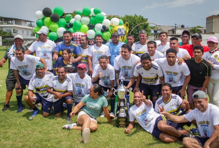 Jugadores del Deportivo Boca en Liga Dominical Vallarta Premiere