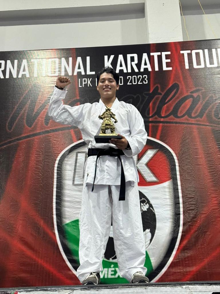 Karateca vallartense ganador