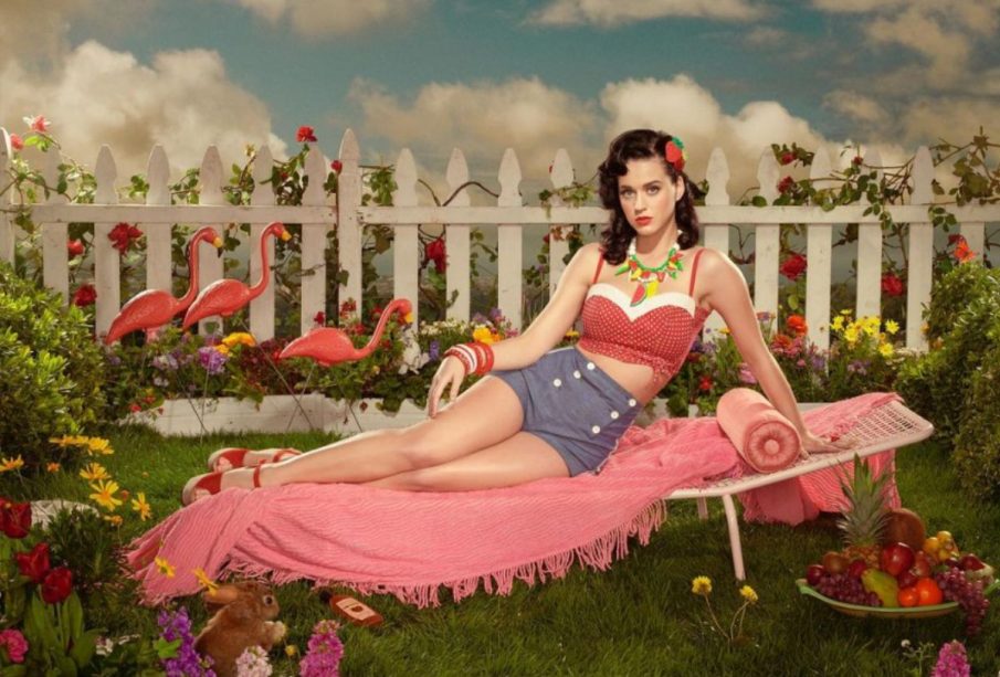 Katy Perry con vestuario pin up