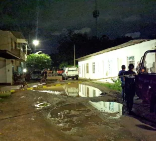 Policías en calle de Las Juntas