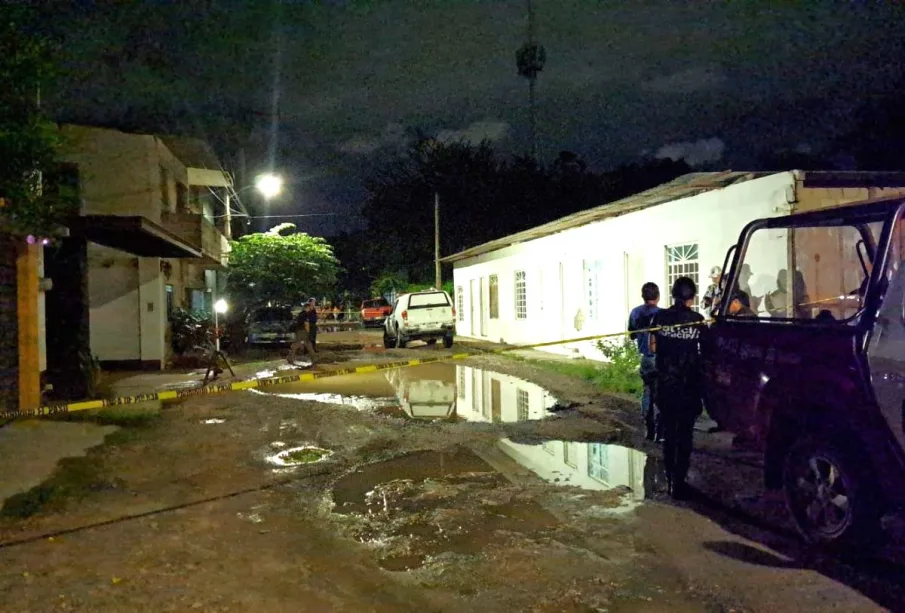 Policías en calle de Las Juntas