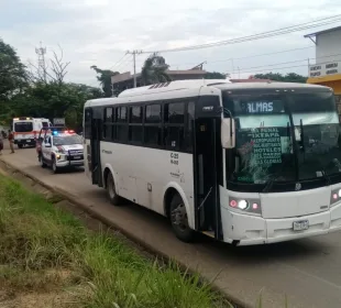 transporte público abandonado tras atropellar a hombre