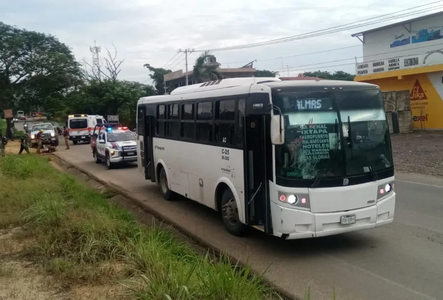 transporte público abandonado tras atropellar a hombre