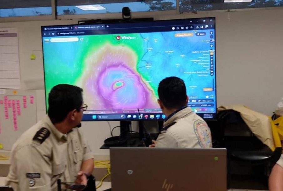 Protección Civil monitoreando el huracán Lidia