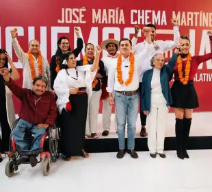Simpatizantes junto a “Chema” Martínez