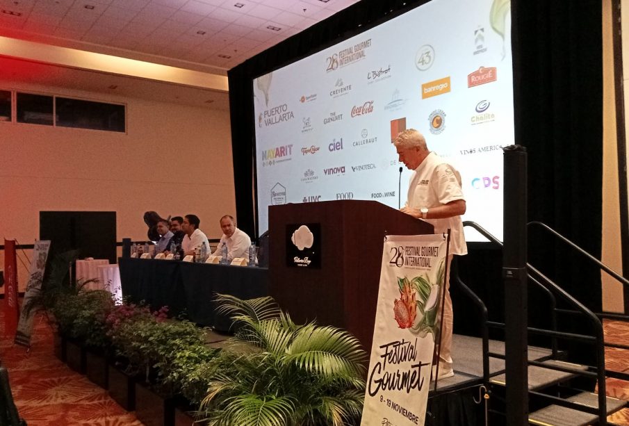 Thierry Blouet anunciando el festival gourmet