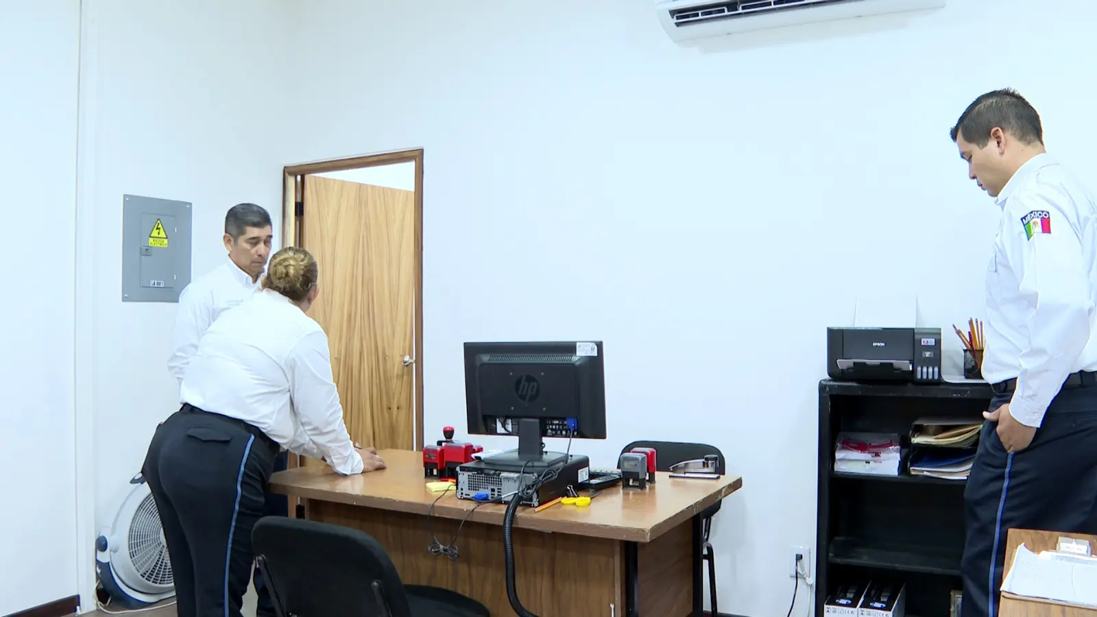 Trabajadores de la Secretaría de Movilidad en Lago Real