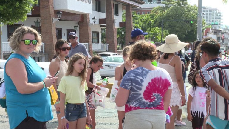 Turistas disfrutando de Vallarta