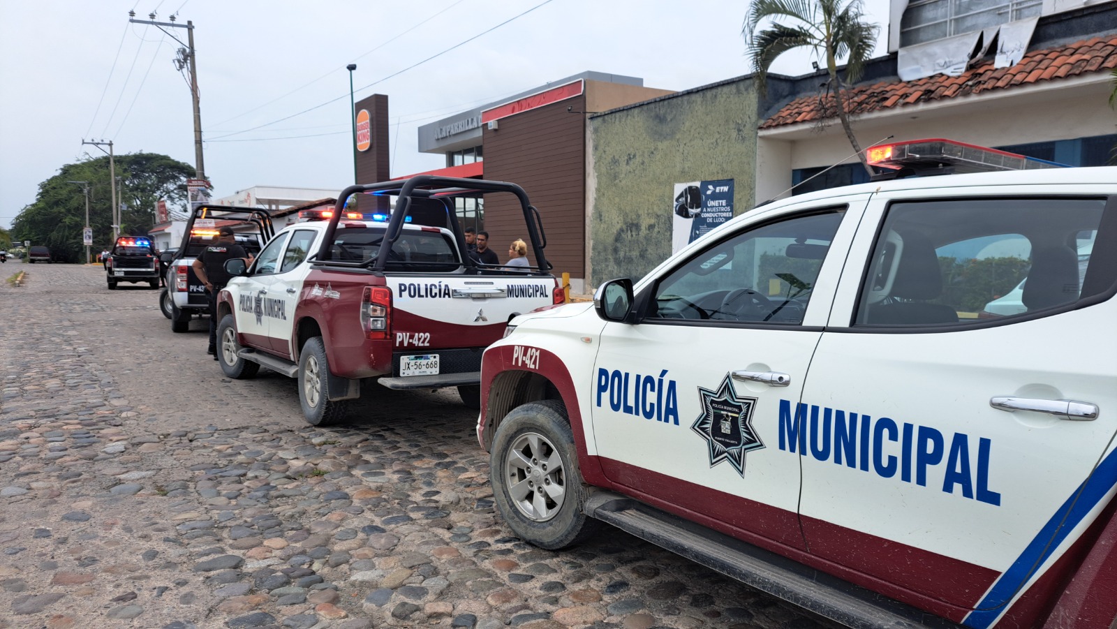 Unidades de la policía municipal en central de camiones