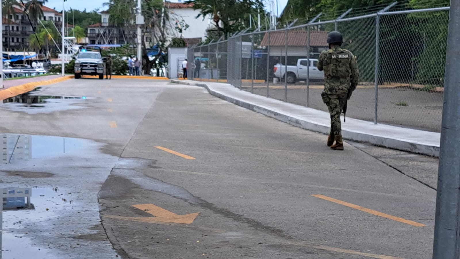 Policías y elemento de la Marina en la Capitanía de Puerto