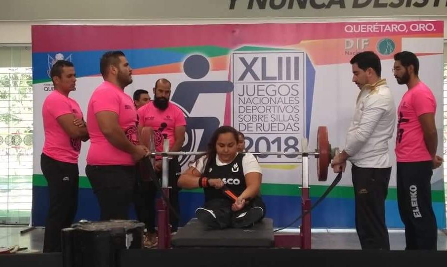 Yesenia Colmenares Retano en prueba de powerlifting