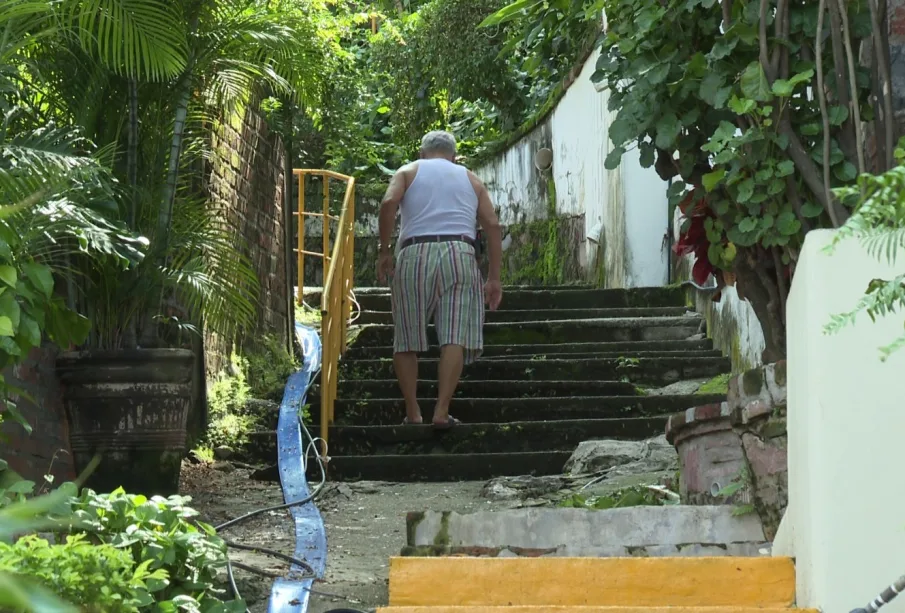 Las escaleras son muy empinadas en la colonia El Cerro