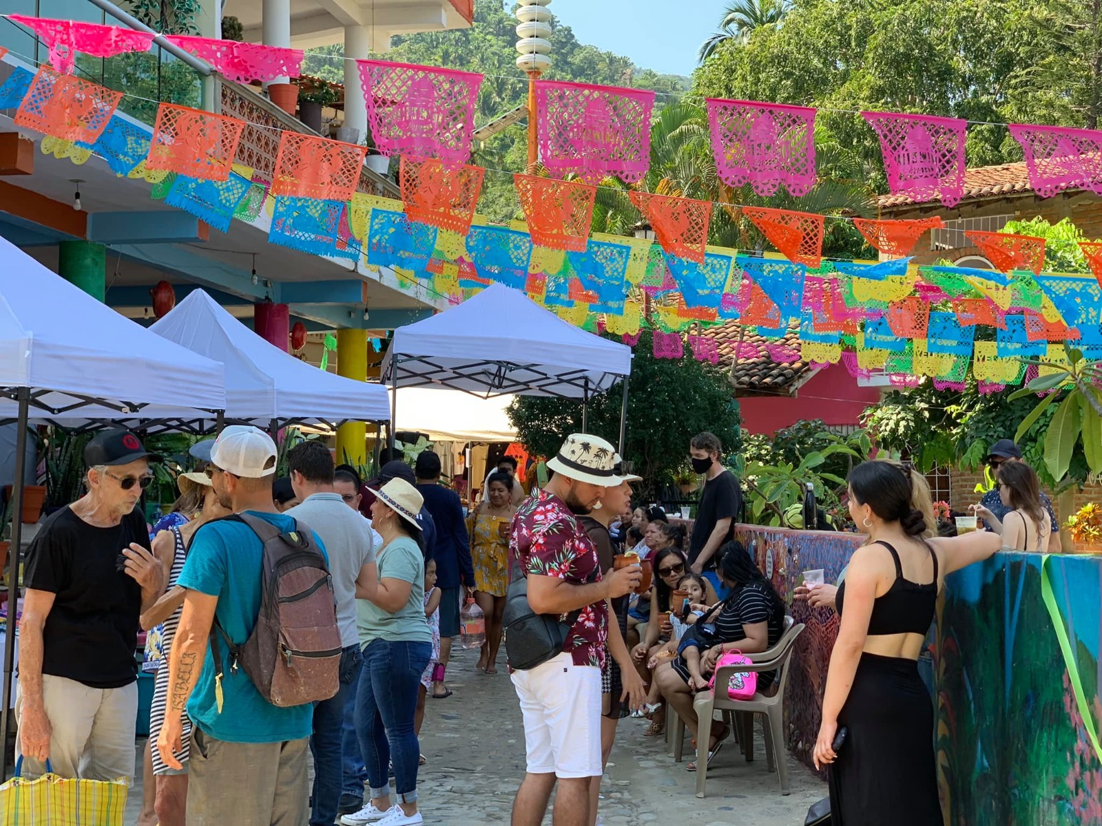 Turistas disfrutan de las bellezas de Cabo Corrientes