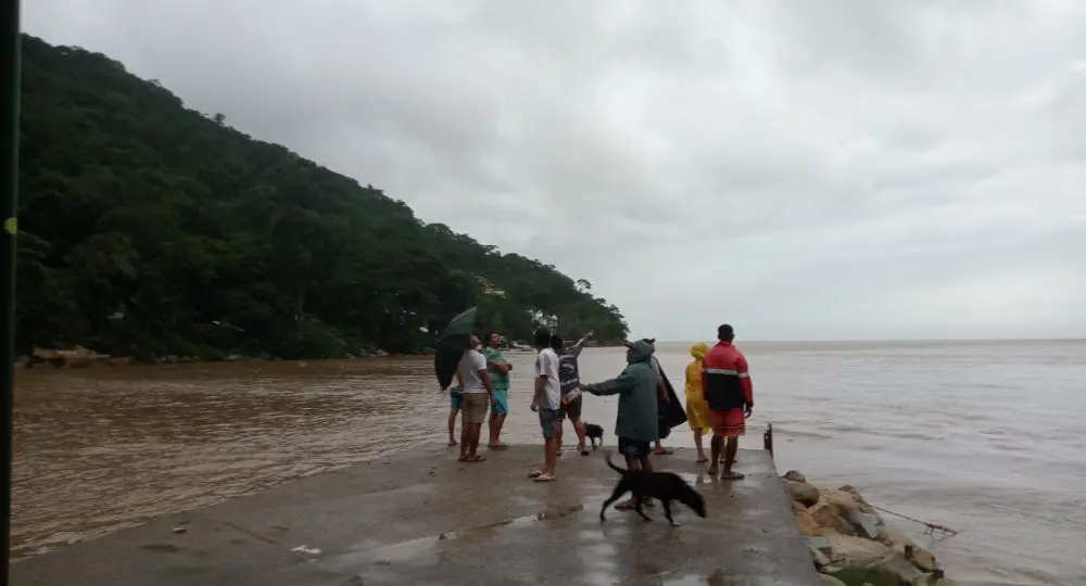 Tensa calma en Boca de Tomatlán