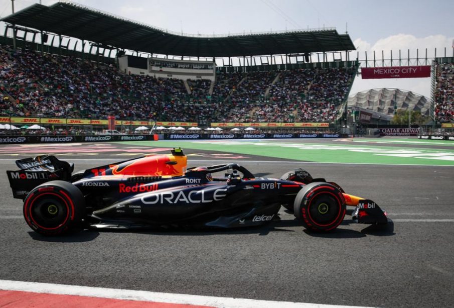 Checo Pérez en el Autódromo Hermanos Rodríguez