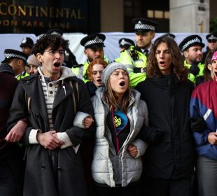 Greta Thunberg durante la manifestación en Londres
