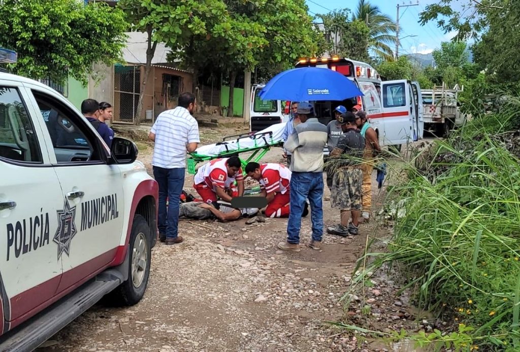 Vallarta: Hombre cayó de camioneta en movimiento en El Progreso