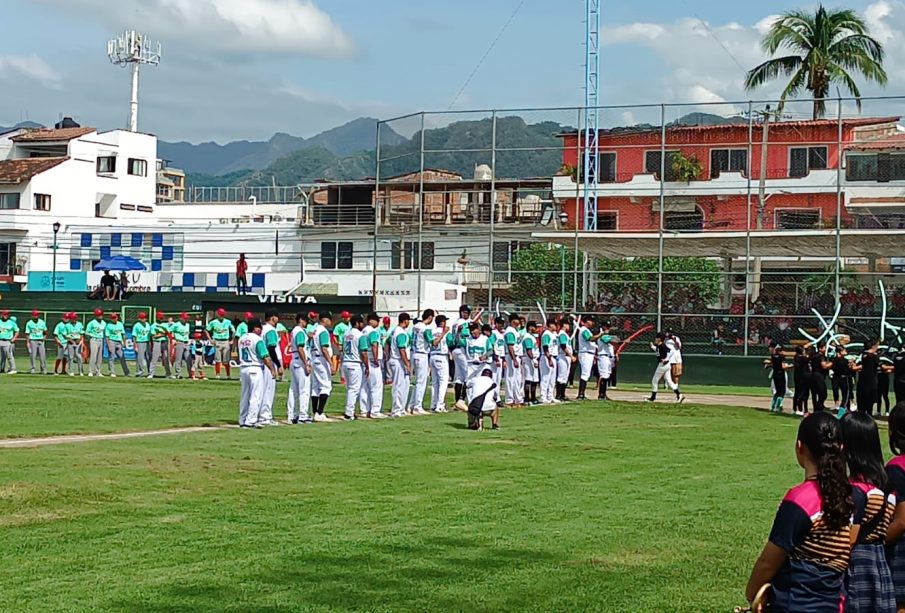 Equipos Delfines de PV y Jaibos de Sayulita