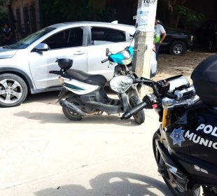 Policías atienden reporte de motociclista