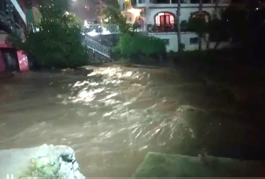 Gran caudal en el Río Cuale