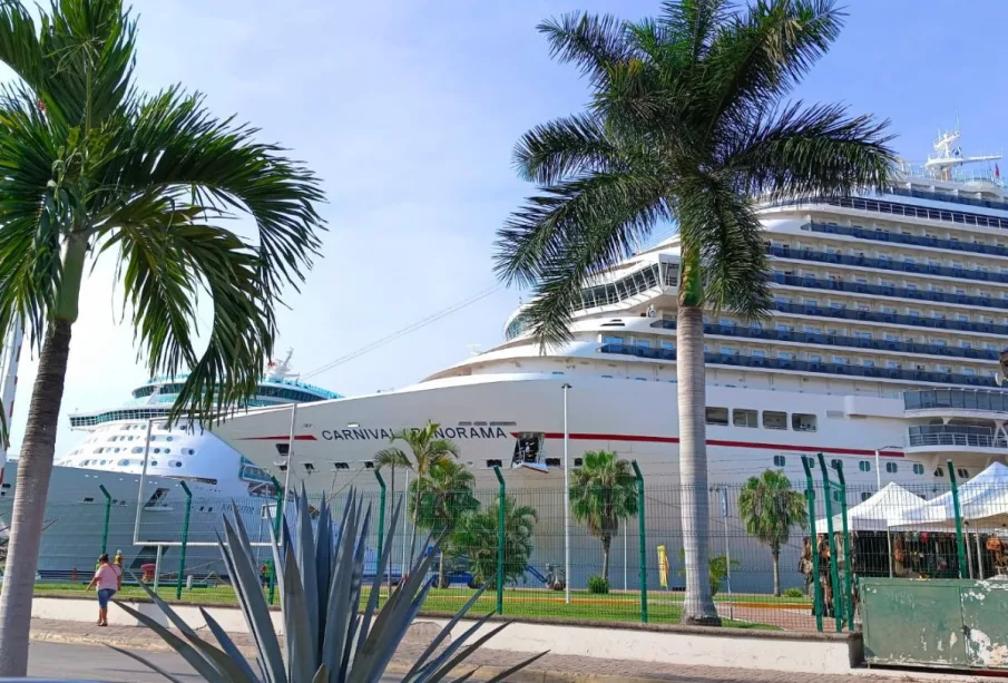 Crucero en la marina de Puerto Vallarta