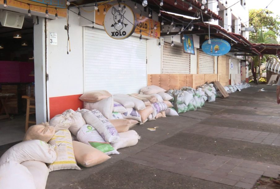 Restaurantes afectados después del Huracán Lidia