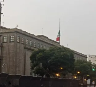 Bandera en Palacio Nacional