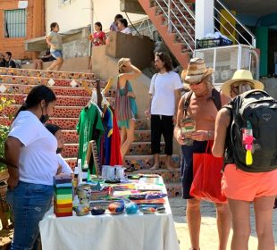 Turistas disfrutan de Cabo Corrientes