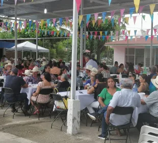 habitantes del ejido de la palma de fiesta