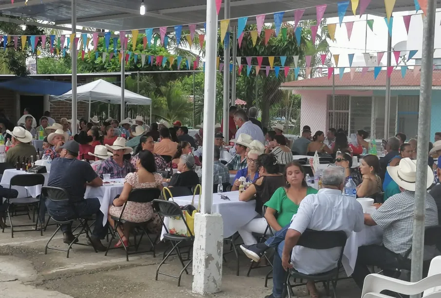 habitantes del ejido de la palma de fiesta