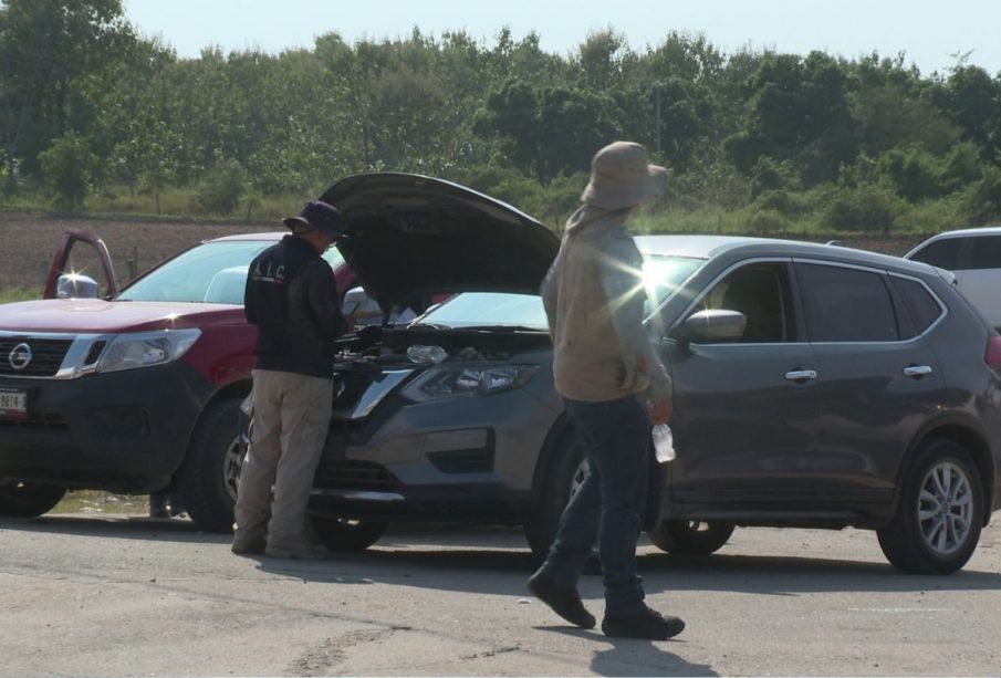 Automóviles durante operativo en Bahía de Banderas