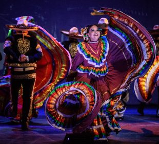 Bailarinas del Grupo Folclórico Vallarta Azteca