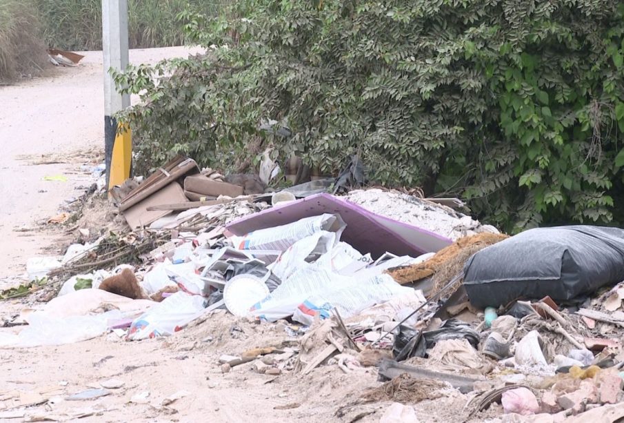 Basura en brecha Amapola