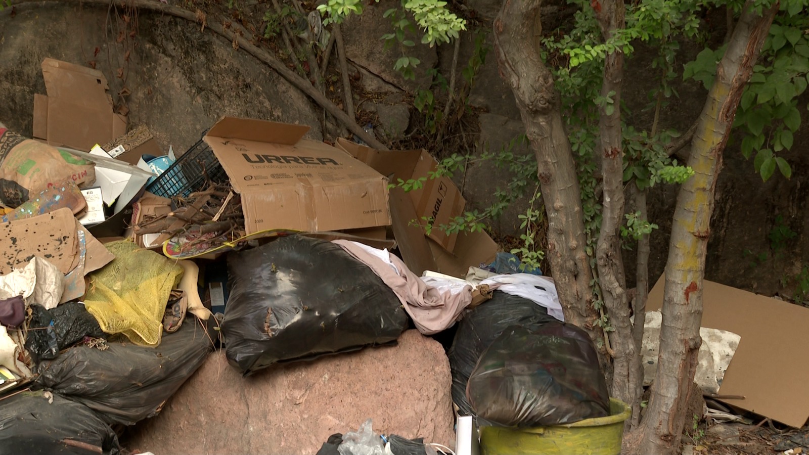 Basura en calle de El Caloso