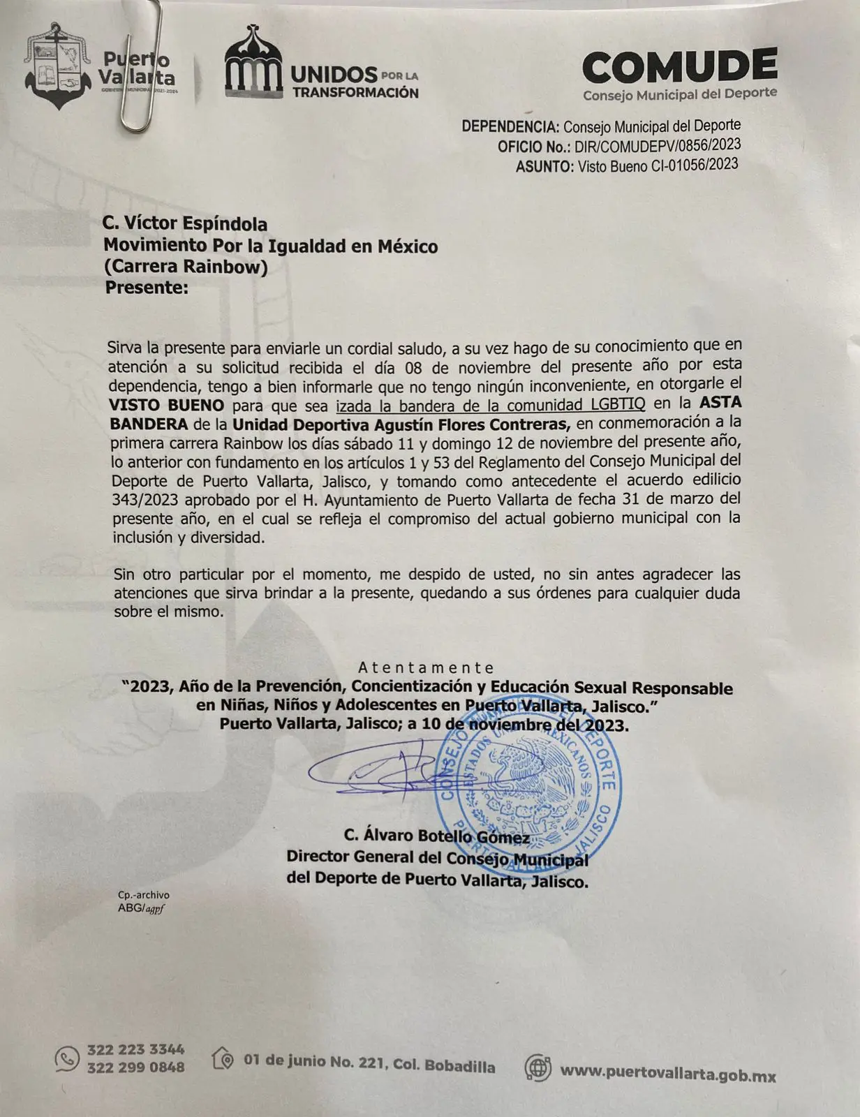 Comude permiso para asta bandera LGBT