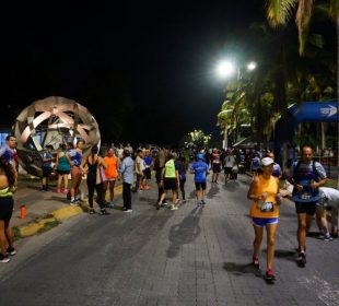 Corredores en Medio Maratón de Puerto Vallarta