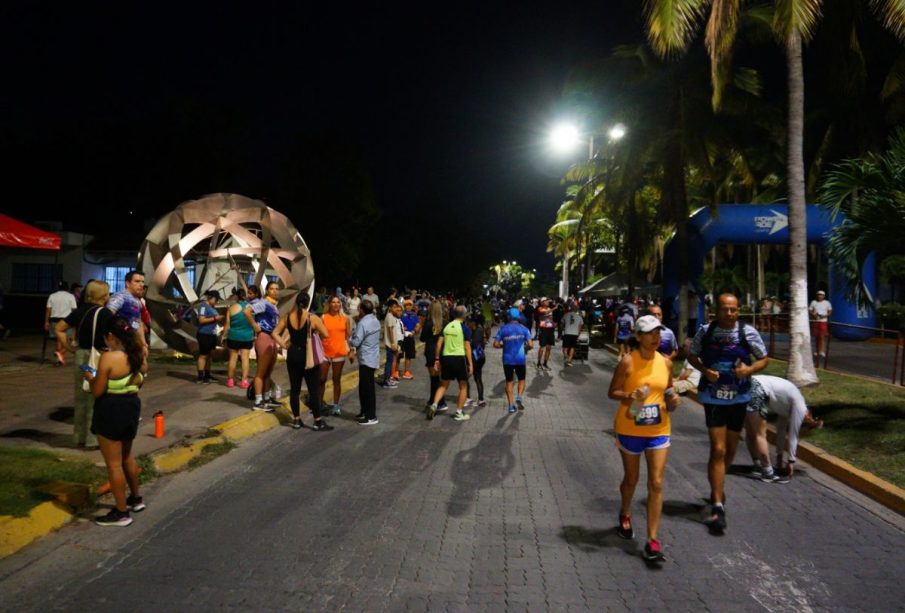 Corredores en Medio Maratón de Puerto Vallarta