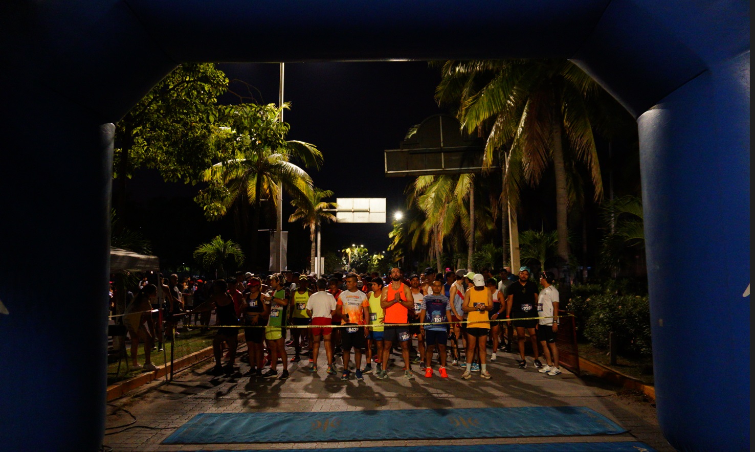 Corredores en la línea de meta del medio maratón