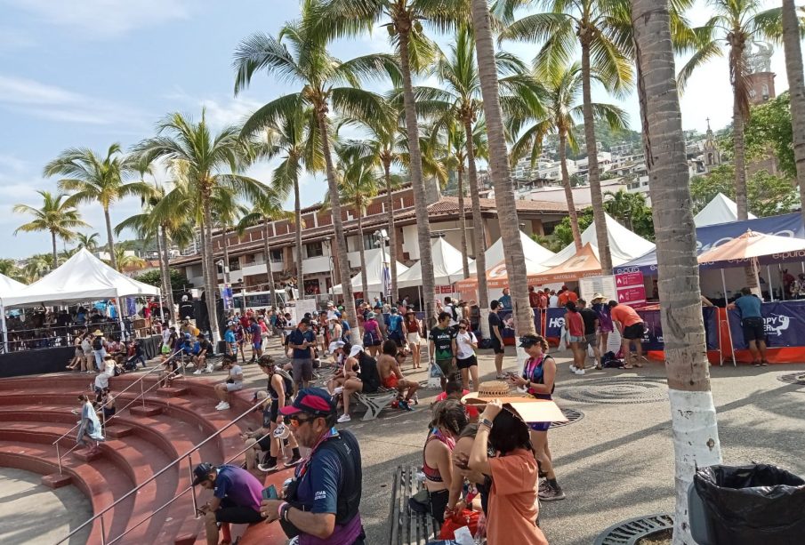 Deportista en malecón de Vallarta