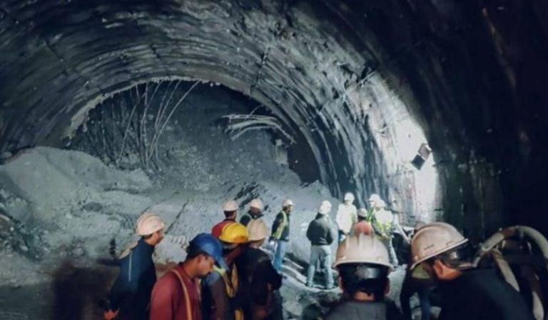 Derrumbe en tunel de la India