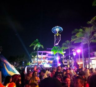 Encienden catrina monumental en el malecón