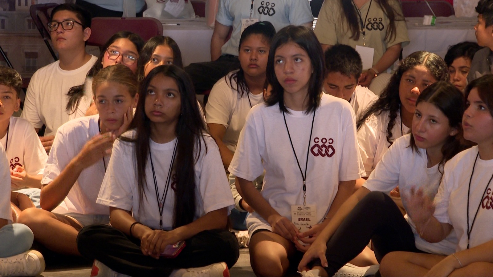 Jóvenes en el publico de seminario