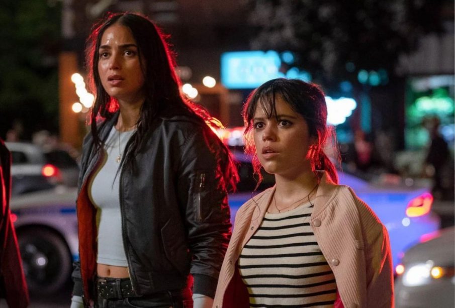 Melissa Barrera y Jenna Ortega en Scream