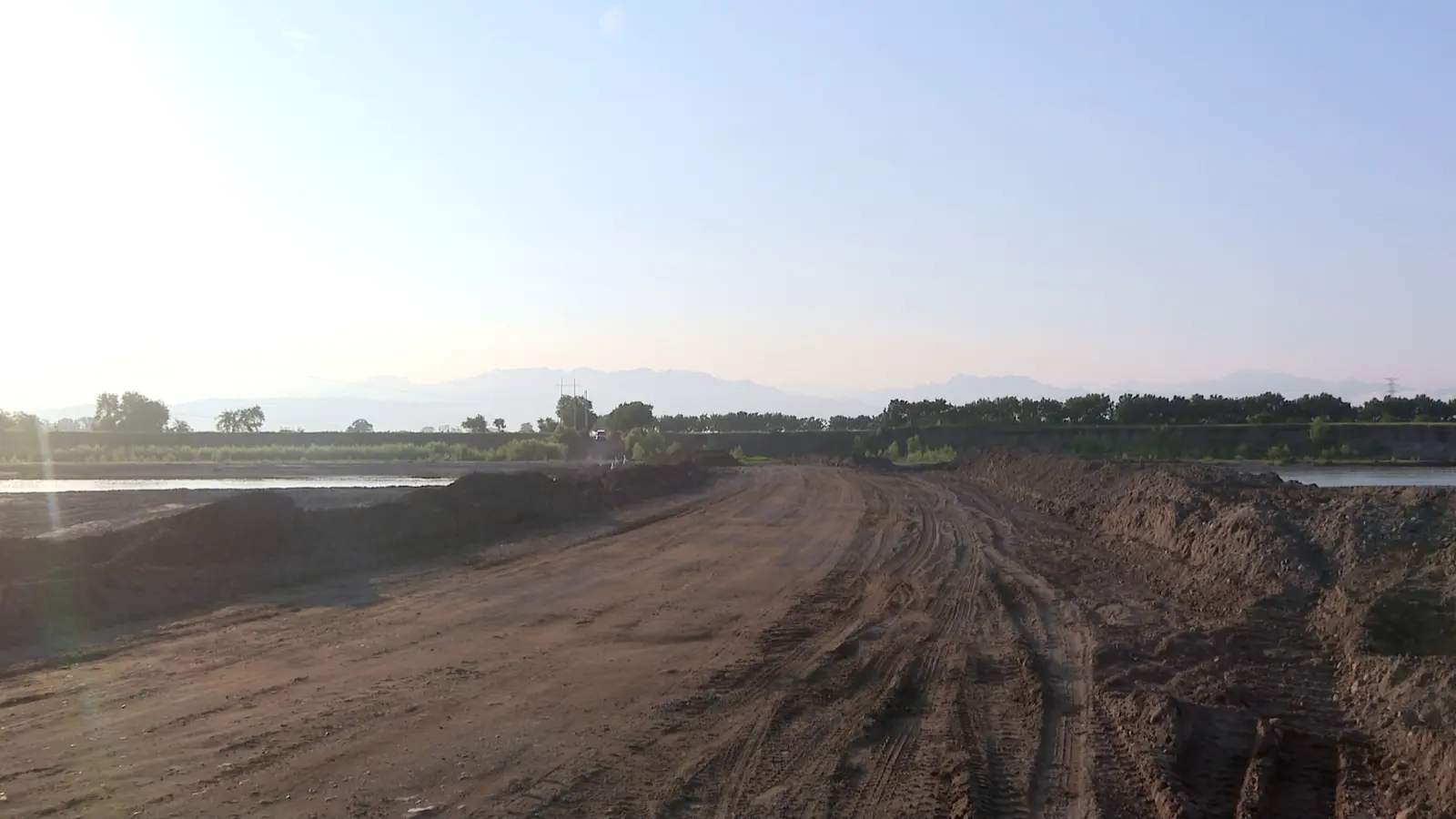 Paso del Guayabo lleno de tierra
