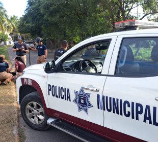 Patrulla de policia en sitio de accidente