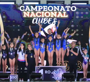 Pequeñas gimnastas de vallarta en podium con oro en campeonato