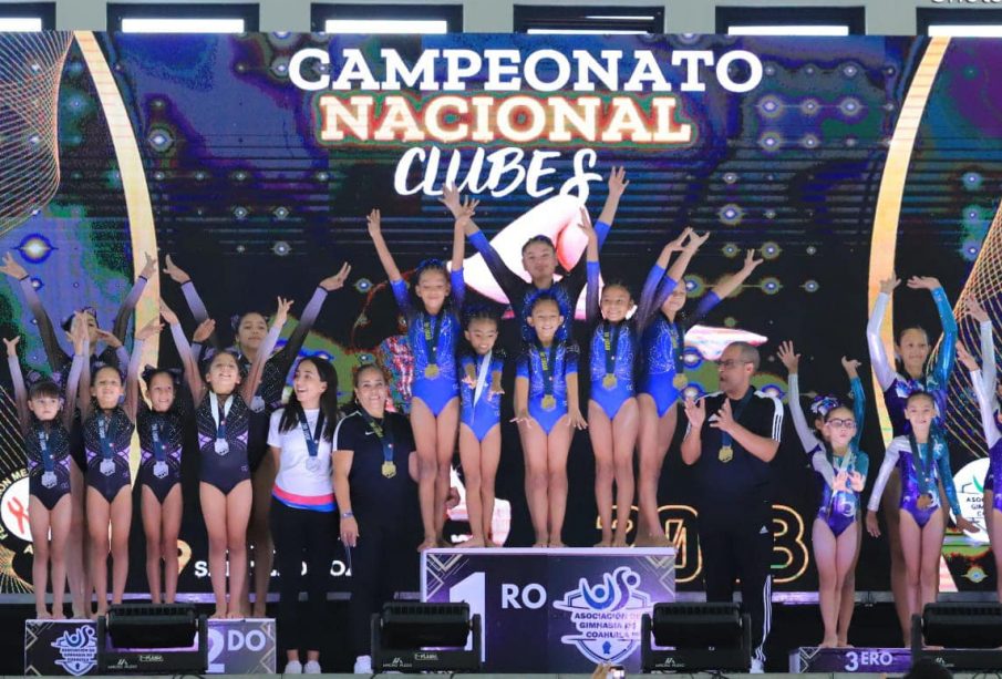 Pequeñas gimnastas de vallarta en podium con oro en campeonato