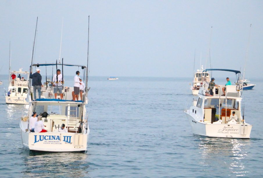 Pescadores en embarcaciones